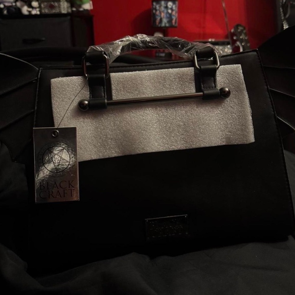 Black craft  bat wing handbag - Picture 3 of 4